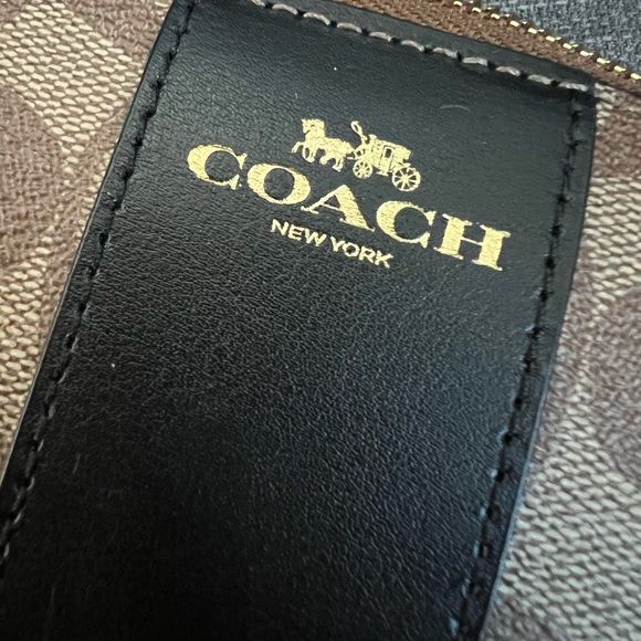 NWT COACH SIGNATURE WRISTLET CLUTCH ZIPPED CARDHOLDER COATED CANVAS & LEATHER - Picture 2 of 4